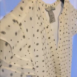 H&M pleat front dress with Flutter sleeves. Size 4